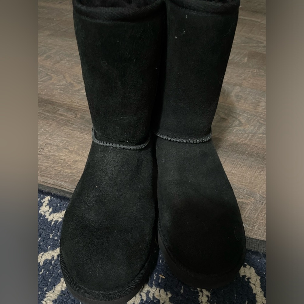 Size 8 black Uggs